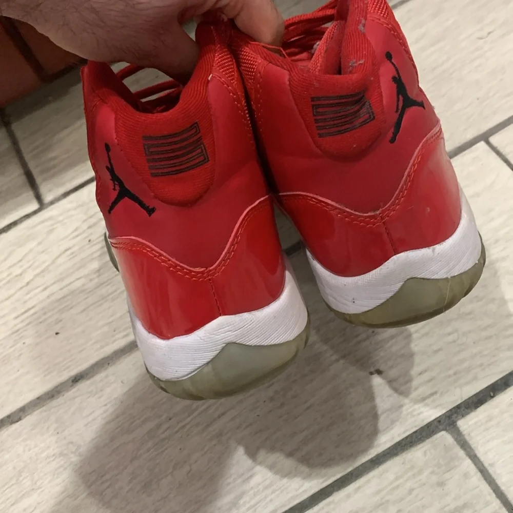 Jordan 11 Reds - Picture 3 of 4